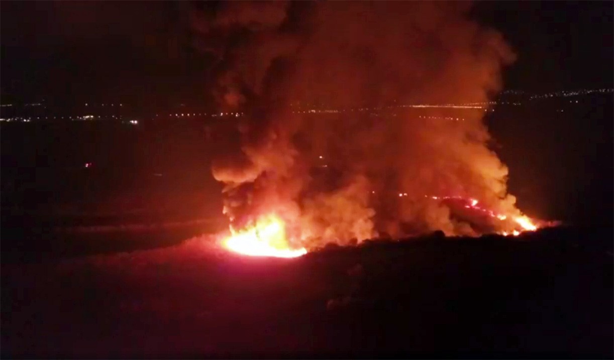 Συνεχίζει να καίει η μεγάλη πυρκαγιά κοντά στη Χρυσούπολη