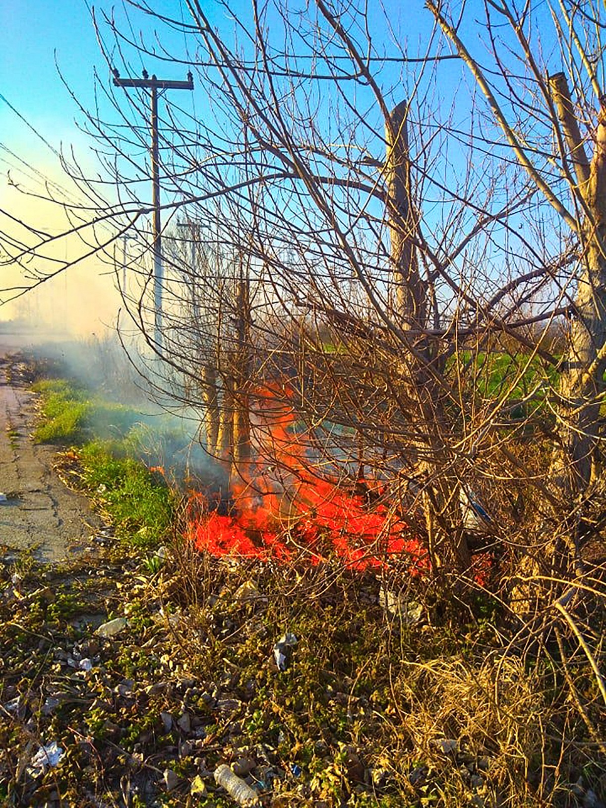 Πυρκαγιά στα όρια του νομού Καβάλας με τον νομό Δράμας