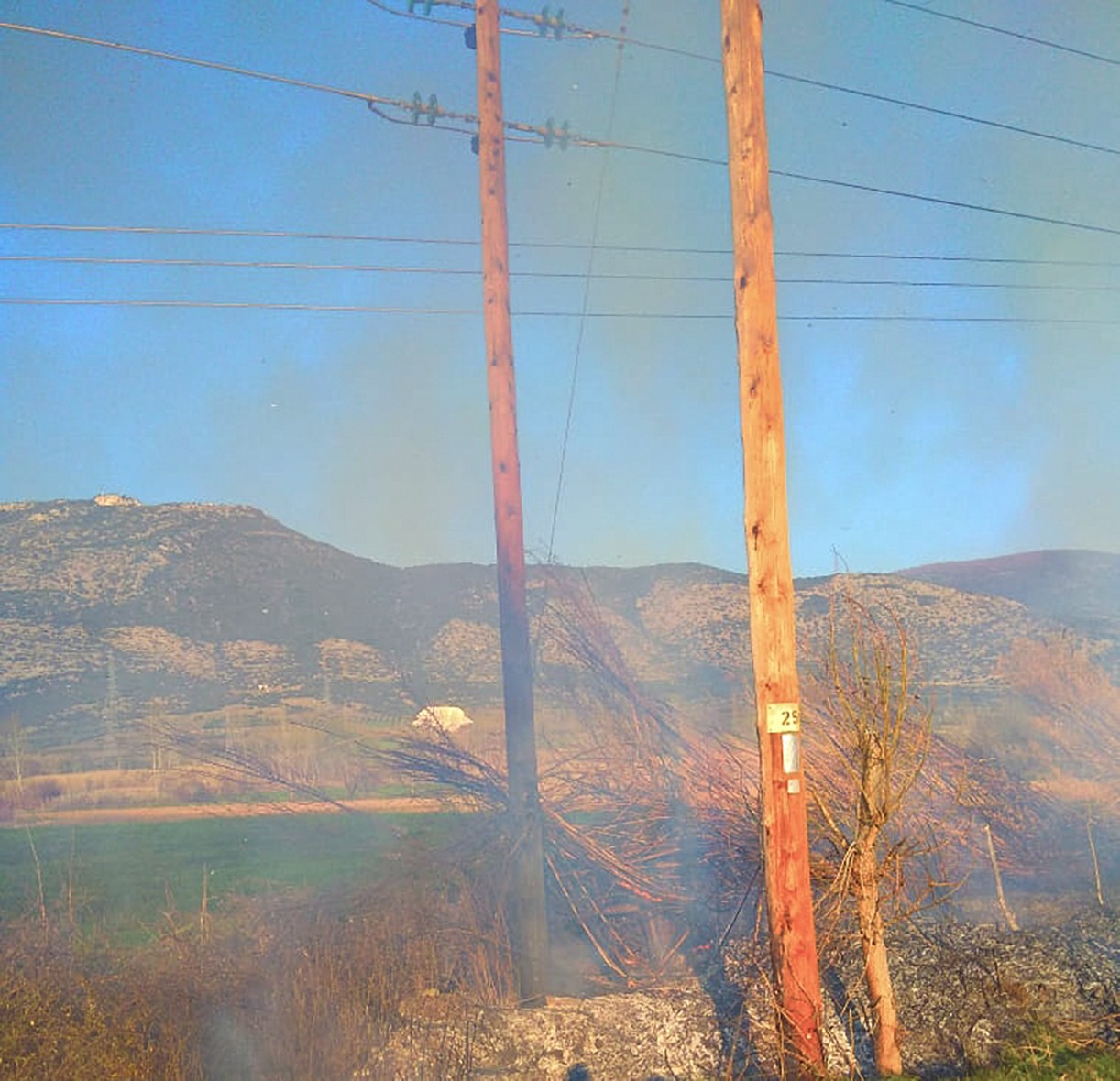 Πυρκαγιά στα όρια του νομού Καβάλας με τον νομό Δράμας