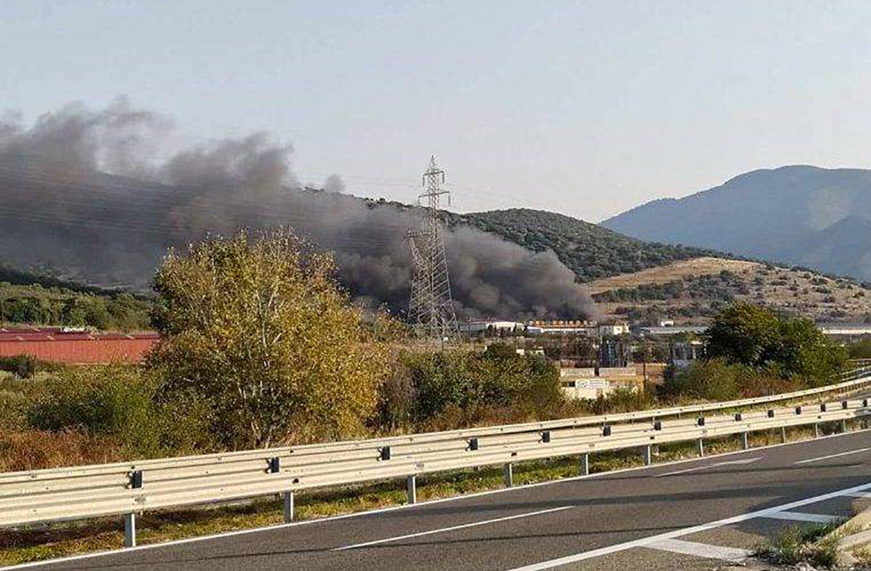 Καβάλα: Φωτιά σε μηχανουργείο κοντά στη Νέα Καρβάλη